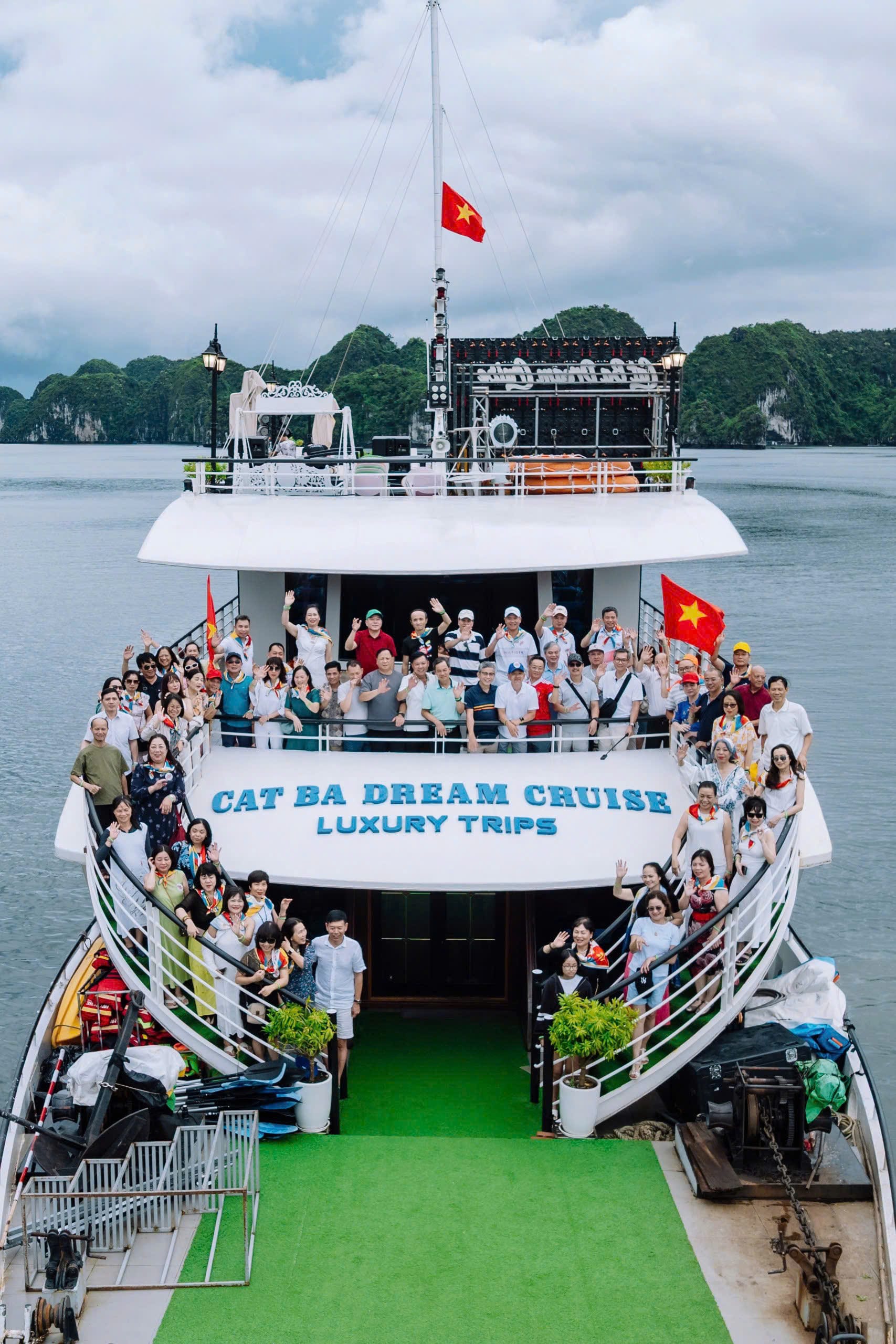 Full-Day Cat Ba Dream Cruise: Unforgettable Journey to Lan Ha & Ha Long Bay – Price: 750,000 VND per person